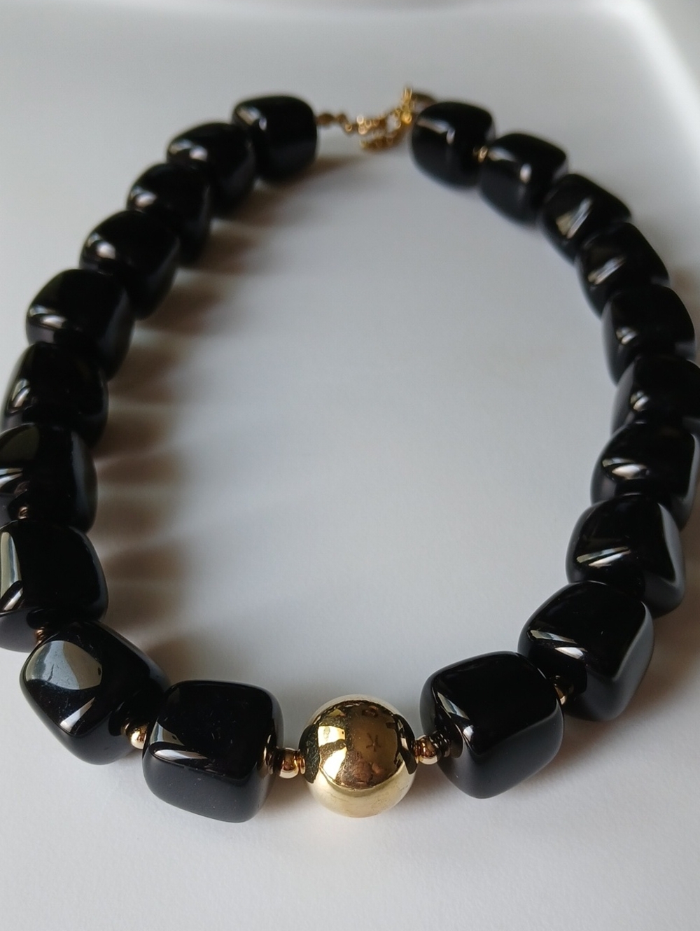 Fashion Jewelry Black Beaded Necklace with Gold Accent Bead